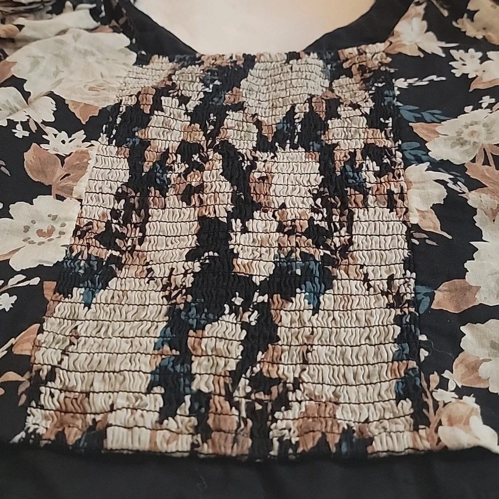 Abercrombie & Fitch Floral Puff Sleeve Top. Black & Tan. 100% Cotton. XS